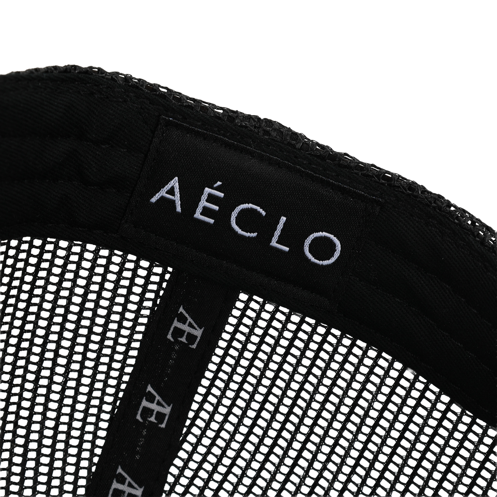Close-up of a black mesh product with 'Aéclo' branding on a white background